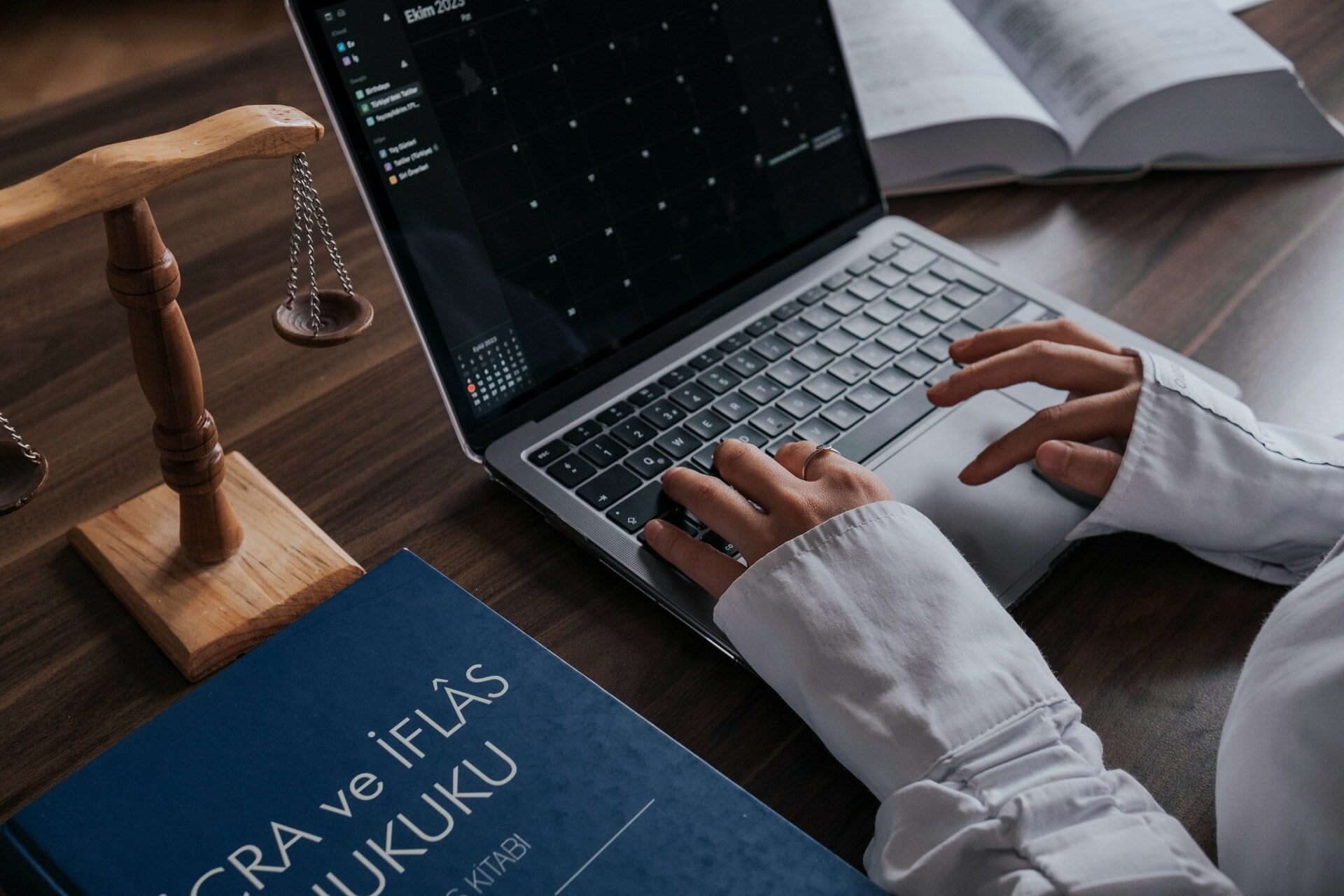 feyza-yildirim-yvd183I-NWo-unsplash-min